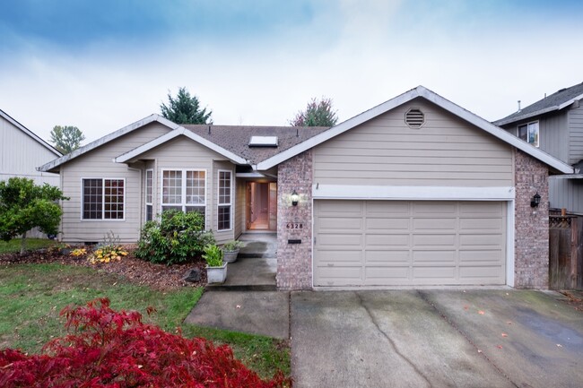 Single Level Home in Hillsboro with Fenced... - Single Level Home in Hillsboro with Fenced...