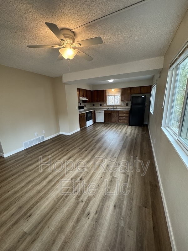 Photo - 1225 N Chestnut St