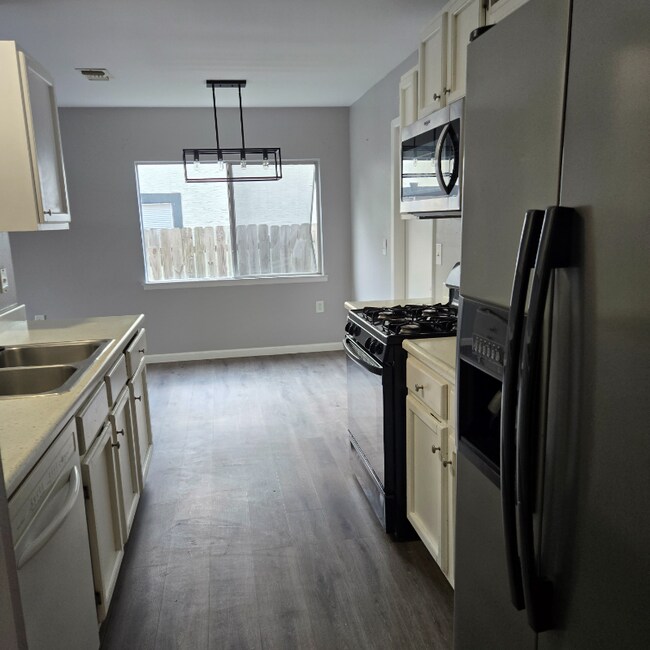 Photo - 9450 Bowen Dr