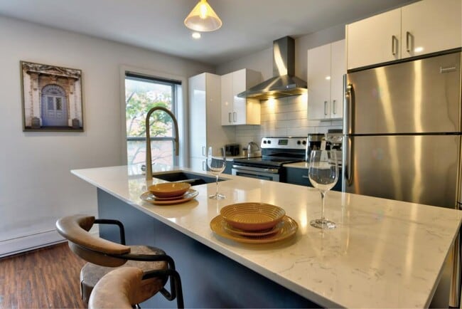 Building Photo - 5107 Rue Saint-Ambroise