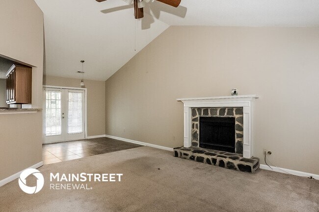 Photo - 525 Devcon Ln