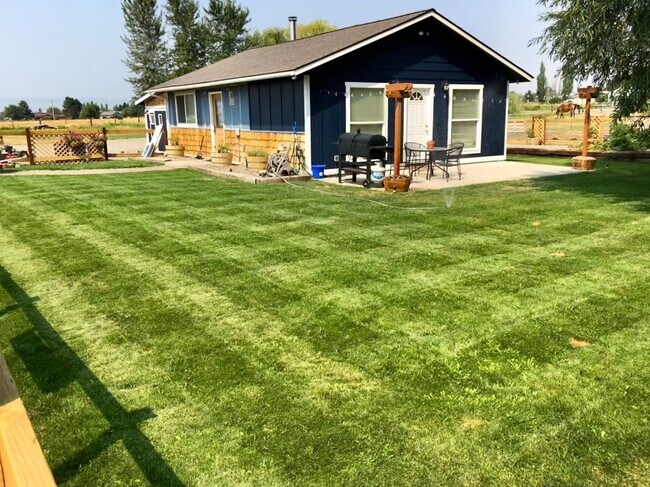 Photo - Country Cottage for Lease on 1.42 Acres