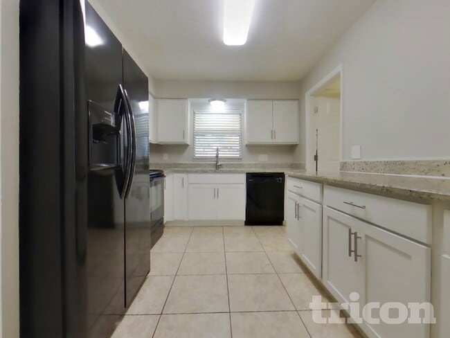 Photo - 802 Gullberry Ln