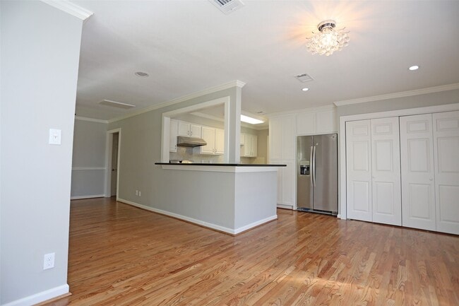 Photo - 1721 Woodcrest Dr