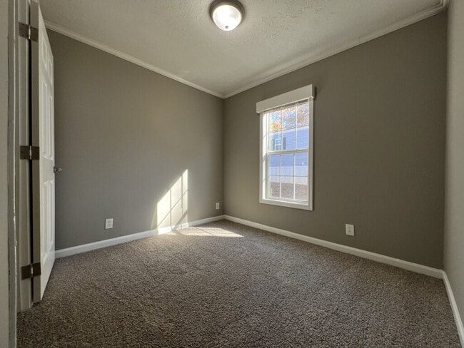 Photo - 125 E Sourwood Dr