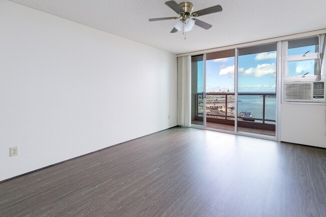 Photo - 215 N King St