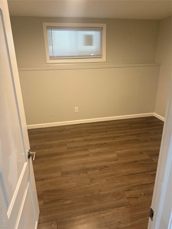 Photo - 1029 Commack Rd