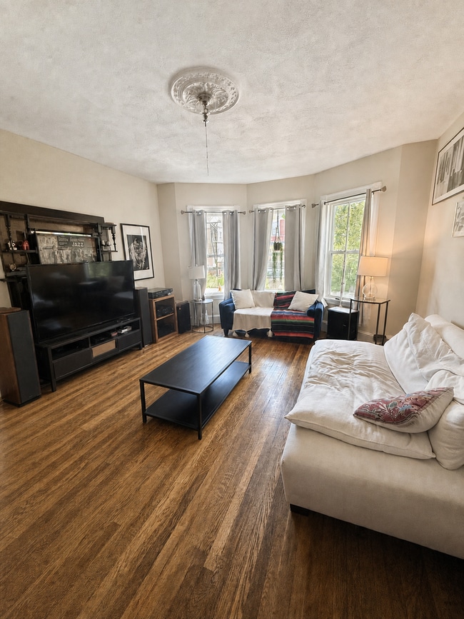NO FEE! LOWER ALLSTON 5 BED/2 BATH W/ PARKING, WATER INCLUDED - NO FEE! LOWER ALLSTON 5 BED/2 BATH W/ PARKING, WATER INCLUDED