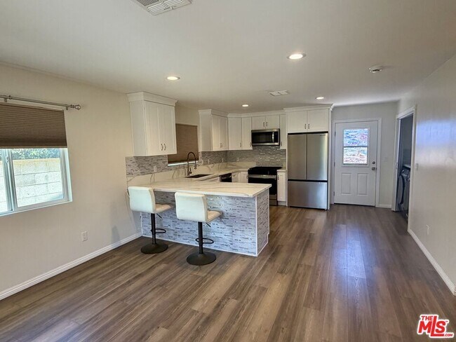 3543 Sanborn Ave