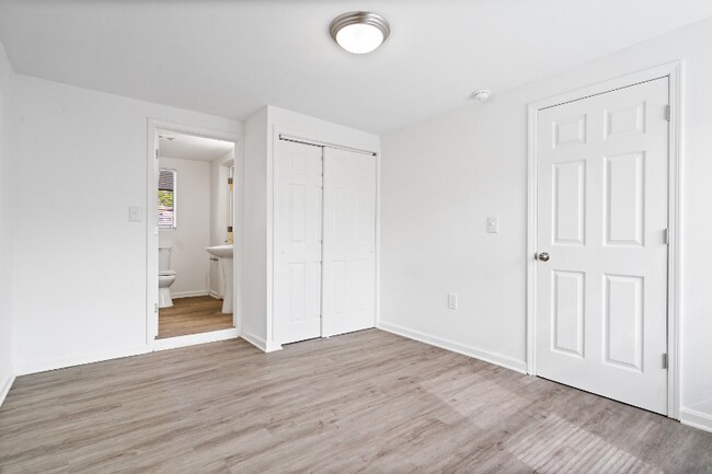 Photo - 102 S West St Unit 1