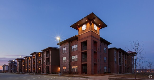 Building Photo - Shadow Lake Square Rental