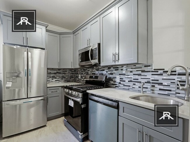 Building Photo - 330 Saint Paul St Unit 5