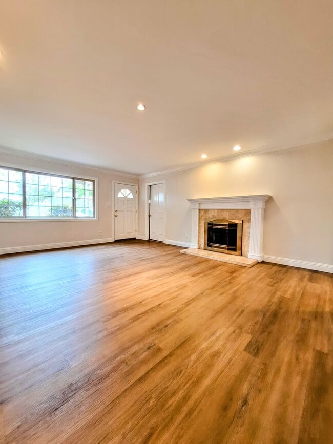 Photo - Beautiful Single Story House w/Low Mainten...