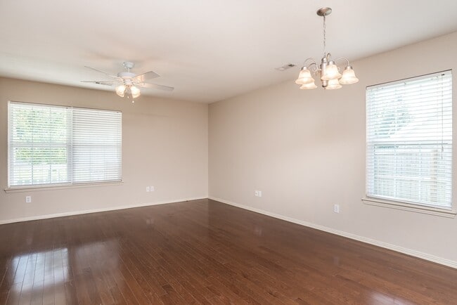 Photo - Appliances Included!