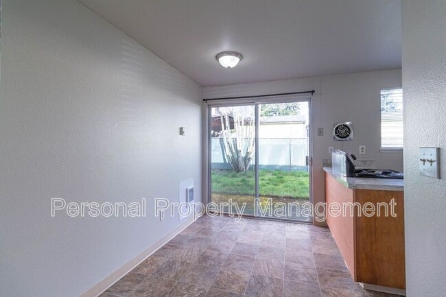 Photo - 506 E 34th St Unit B