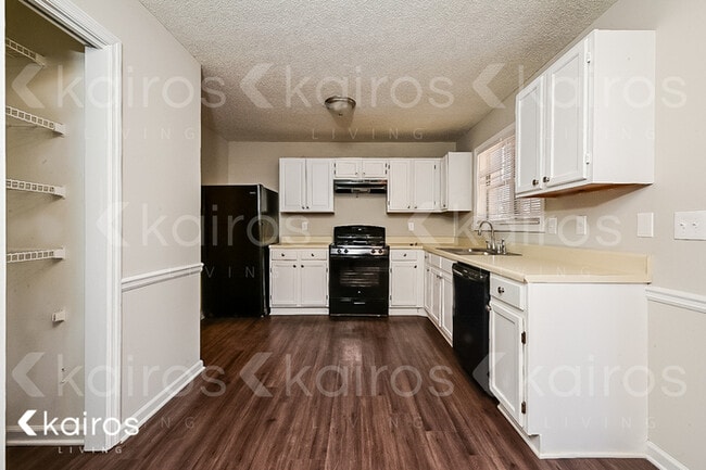Photo - 835 Ashley Ln