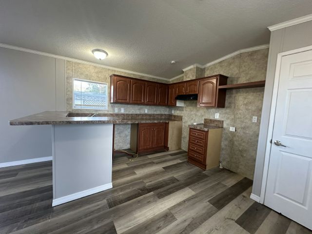 Photo - 2015 Scranton Ave