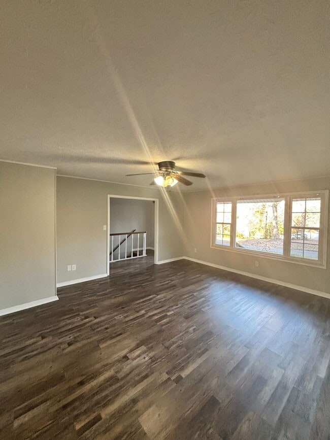 Photo - Newly Updated 4bd/3bth in Seymour!