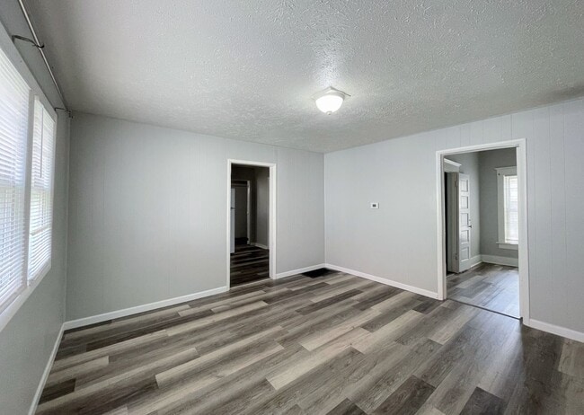 Photo - Spacious 3 bedroom home