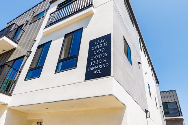 Photo - Boutique Hollywood Living | Stylish 2-Bed ... Apartment Unit 1330 1/4 Tamarind Ave