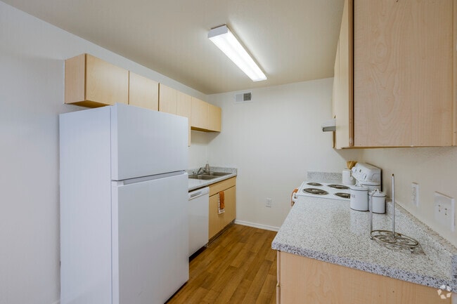 3BR, 2BA - 1,014SF - Kitchen