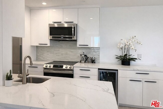 Photo - 8535 W Knl Dr Unidad 212