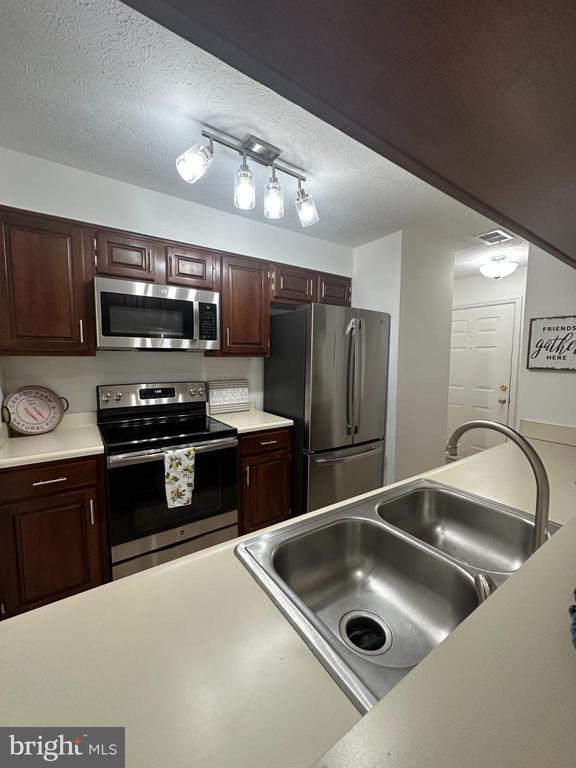 Photo - 1002 Jessicas Ct Unit F