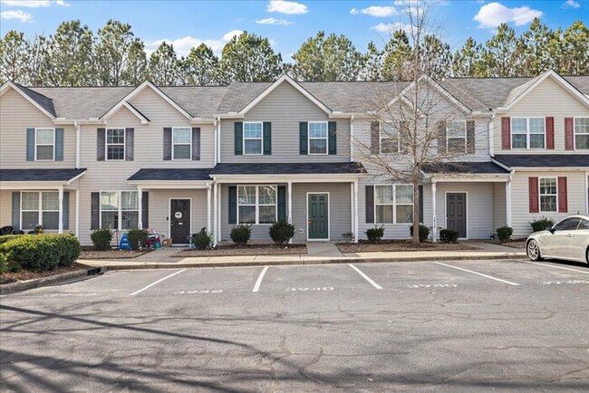 Beautiful 4 Bedroom Townhome in SE Raleigh! - Beautiful 4 Bedroom Townhome in SE Raleigh!