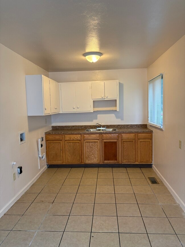 4010 Middlehurst Ln