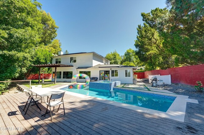 Building Photo - 4833 Dunman Ave