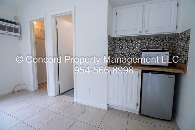 Photo - Efficiency Apartment with Pool and Laundry... Unit 4