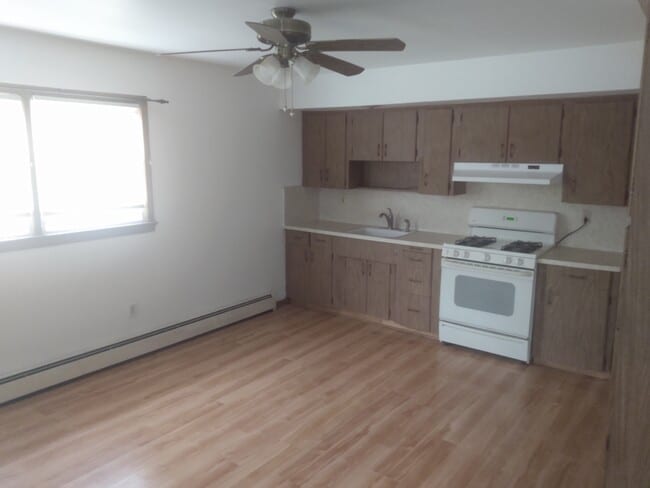 Building Photo - 205 Rowland Ave Unit 2 Rental