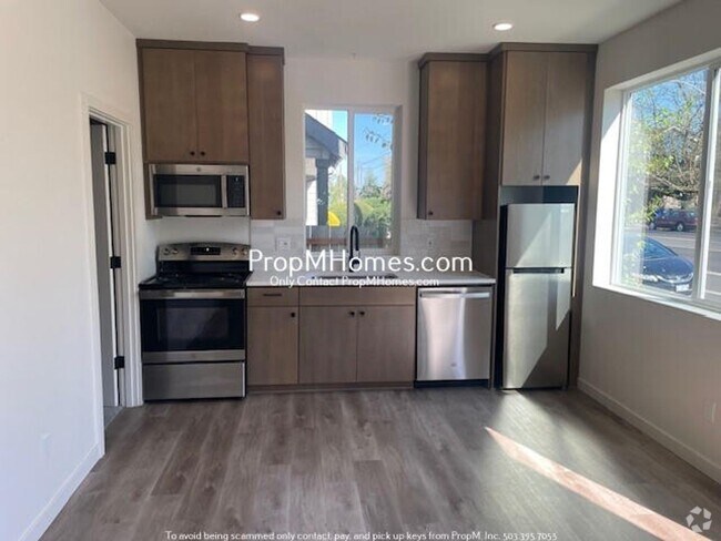 Building Photo - Modern Cully One-Bedroom – Move-In Special... Rental