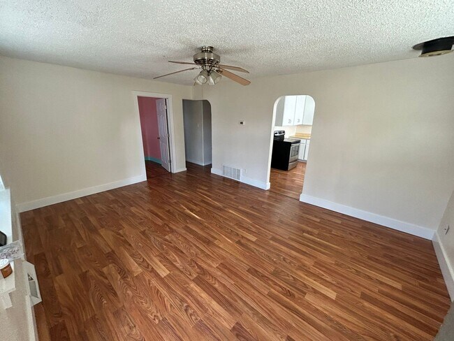 Photo - Cozy 4 bed 1 Bath House close to Schools and Rec Center