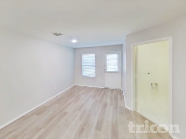 Photo - 439 Eisenhower Ln