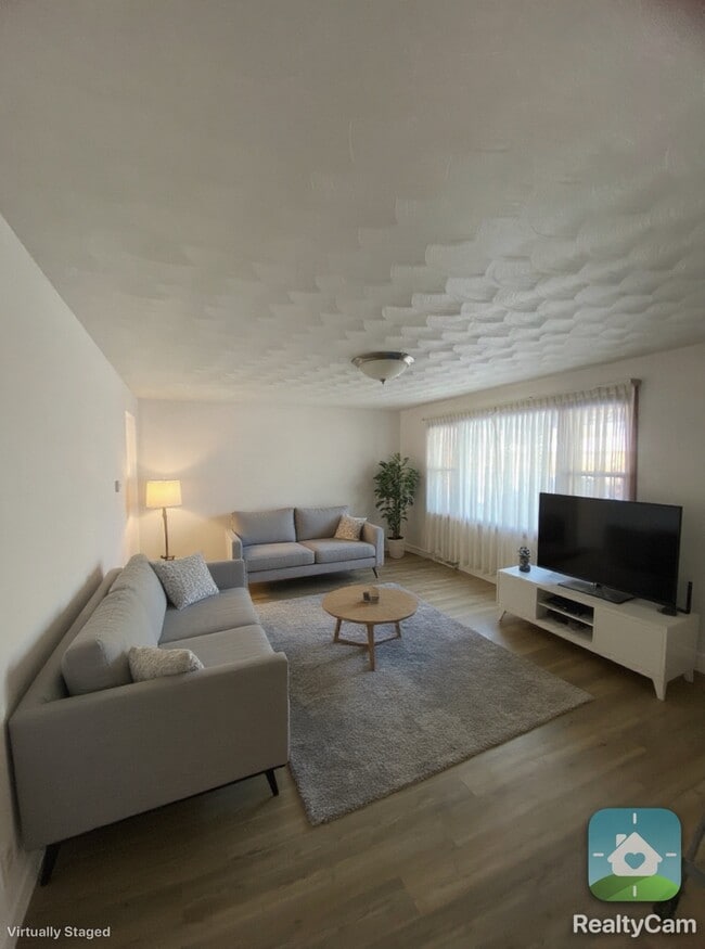 Photo - 809 Greenfield Dr