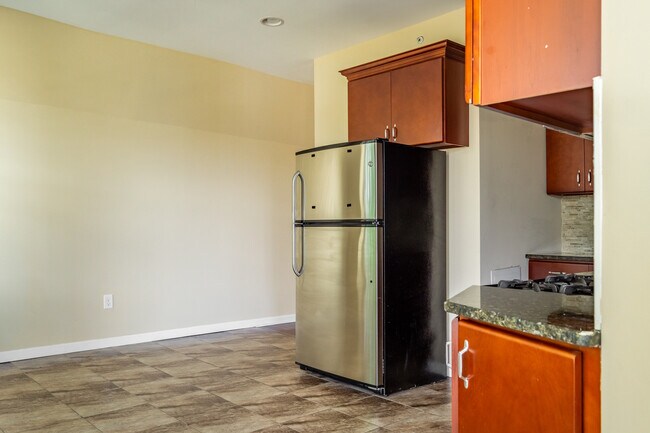 Photo - 800 S St Bernard St Unit 3