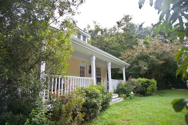 Building Photo - 2br apartment walkable to Carr Mill Mall