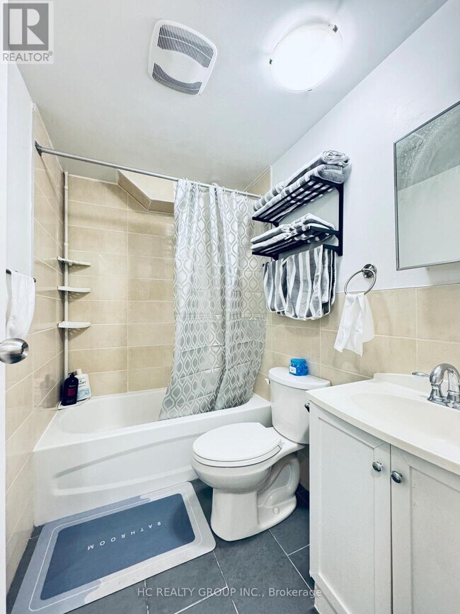 Photo - 629 Bathurst St