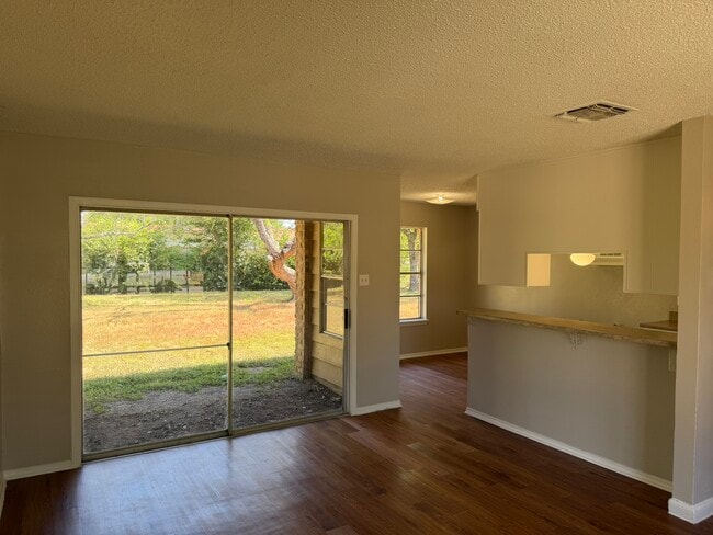 Photo - 4411 Jamestown Dr