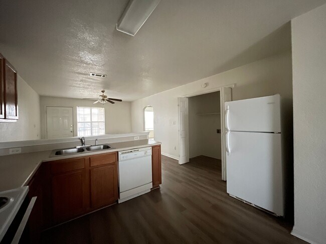 Photo - 2909 Cantabrian Dr Unidad # C