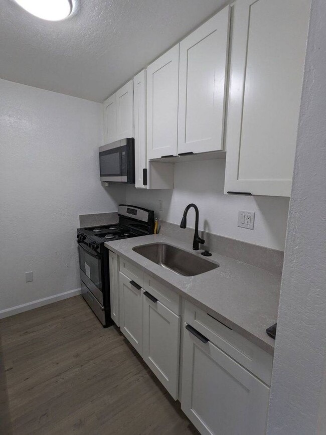 Photo - 2 Bedroom 1 Bath Townhouse w/ 1 Parking Stall.