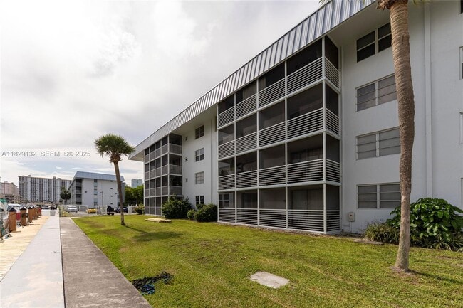 Photo - 3551 NE 169th St Unit 411