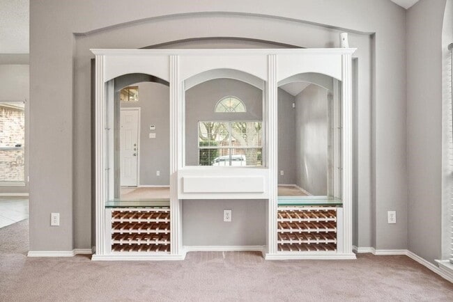 Photo - 7700 Glenoaks Dr