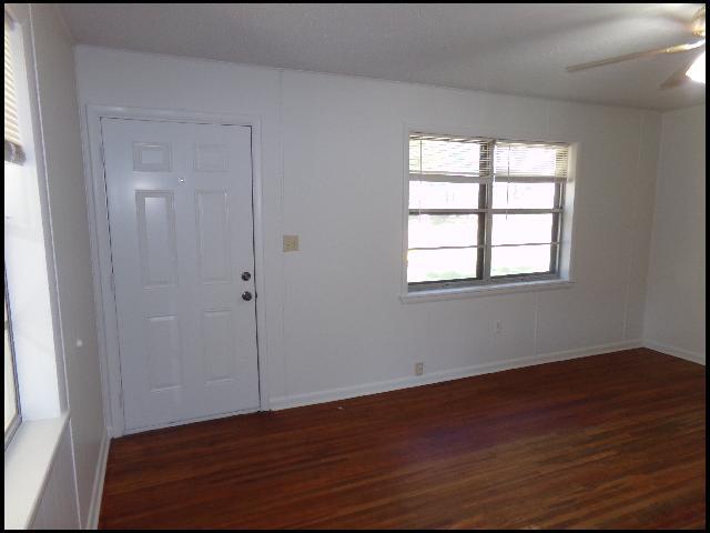 Photo - 107 S Holly St