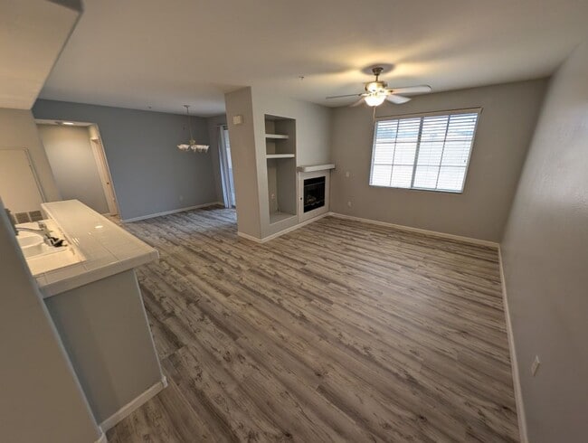 Photo - 2325 Windmill Pkwy