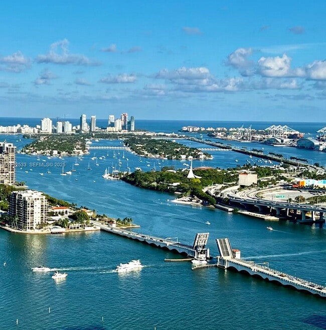 Building Photo - 488 NE 18th St Unit 12