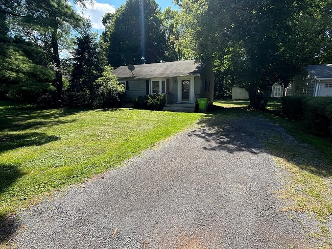 Building Photo - 305 Hunt Dr Rental