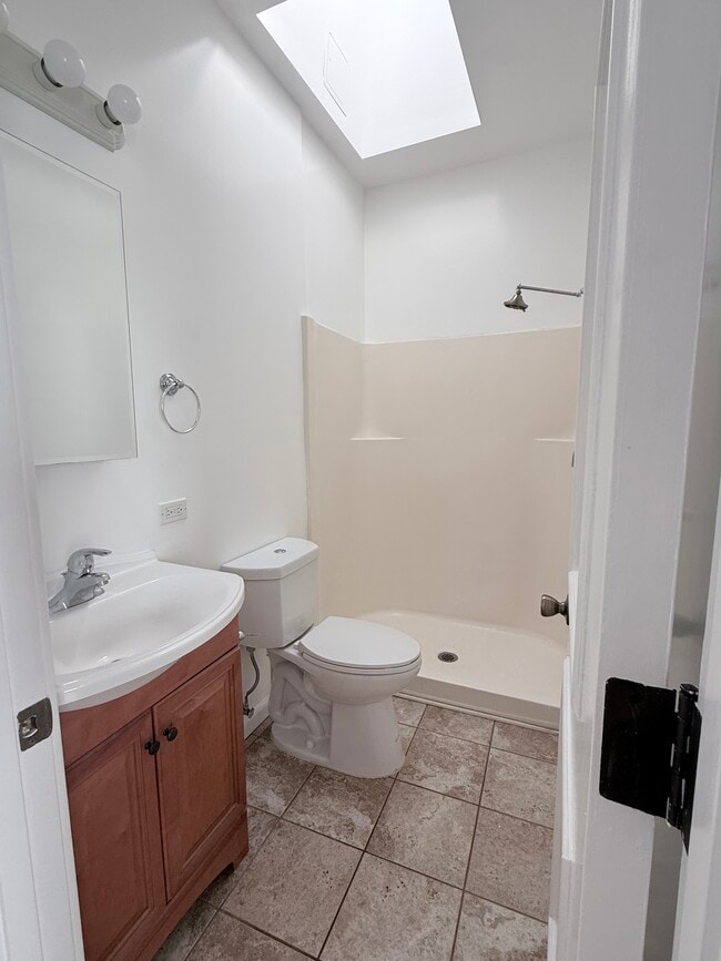 Photo - 202 Bicknell Ave Unidad 5e