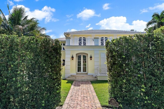 Photo - 210 Emerald Ln